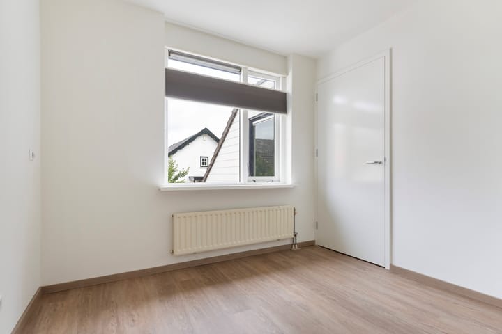 Photo 10 of Prins Willem Alexanderstraat 17