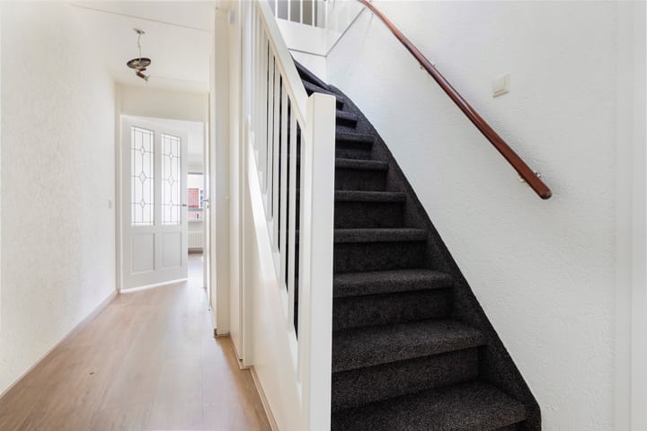 Photo 8 of Prins Willem Alexanderstraat 17