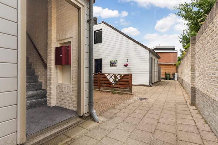 Photo 25 of Prins Willem Alexanderstraat 17