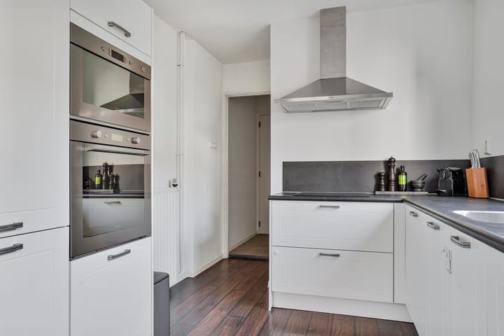 Photo 11 of Bisschop Zwijsenstraat 112