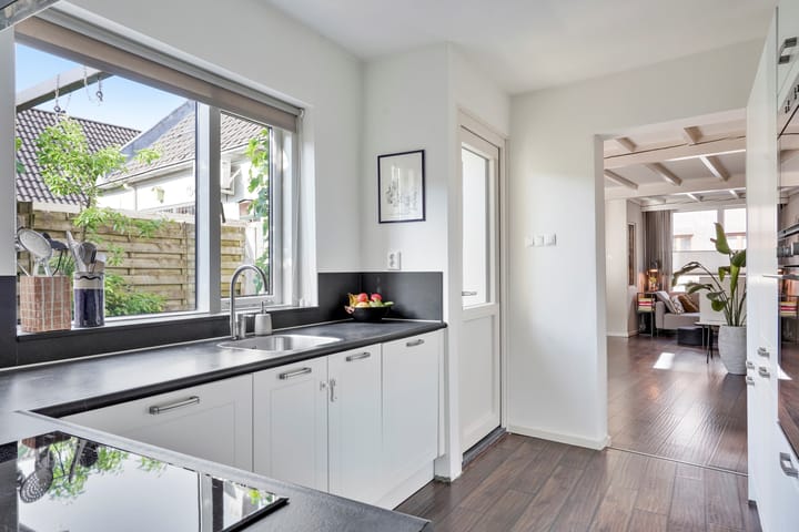 Photo 12 of Bisschop Zwijsenstraat 112