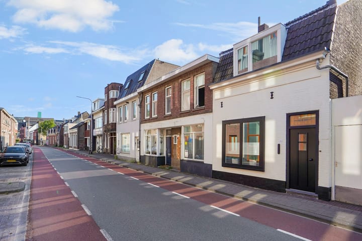 Photo 42 of Bisschop Zwijsenstraat 112