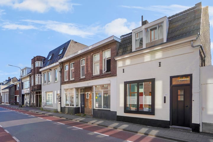 Photo 41 of Bisschop Zwijsenstraat 112