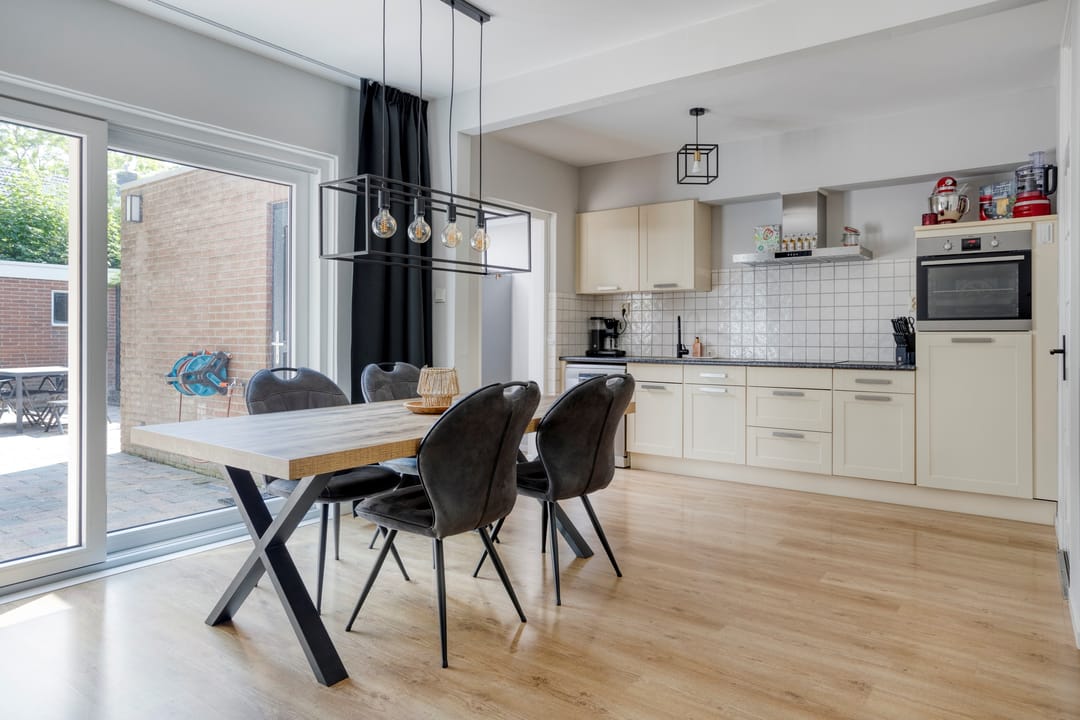 Photo 8 of Diepenbrockstraat 16