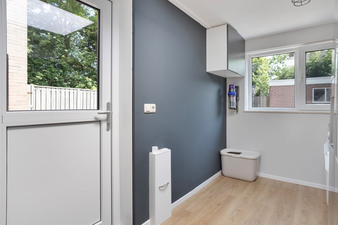 Photo 11 of Diepenbrockstraat 16