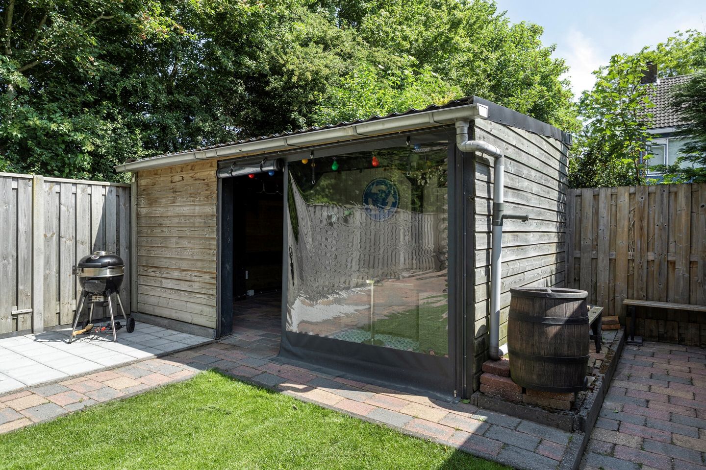 Photo 29 of Diepenbrockstraat 16