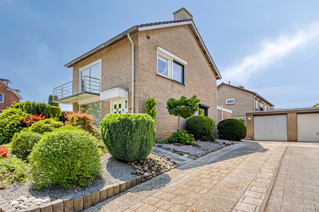 Foto 1 van Gouverneur Houbenstraat 11