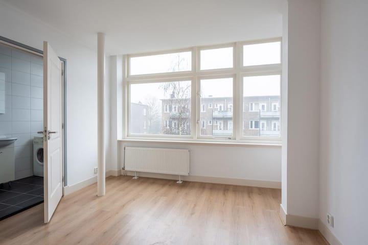 Photo 6 of Zuidhoek 110-01