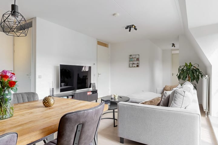 Photo 9 of Hooftstraat 71-G