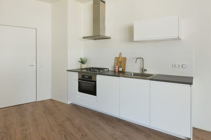 Photo 6 of Nobelstraat 19-A20