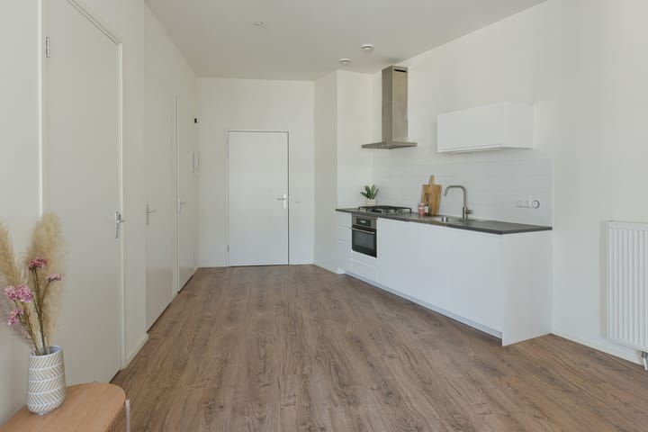 Photo 7 of Nobelstraat 19-A20