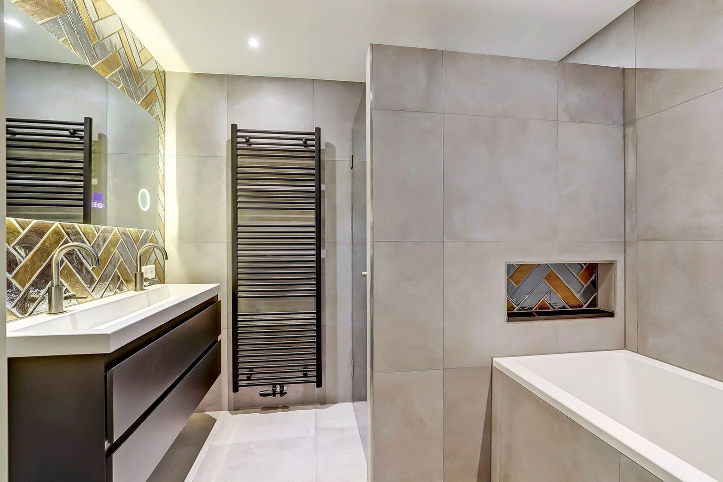 Photo 4 of Akelei 17