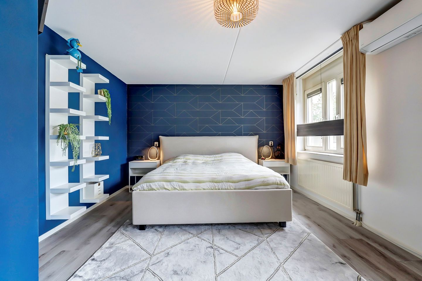 Photo 5 of Akelei 17