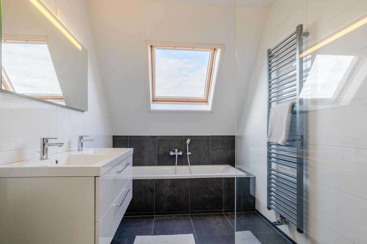 Photo 35 of Heerestraat 54-A