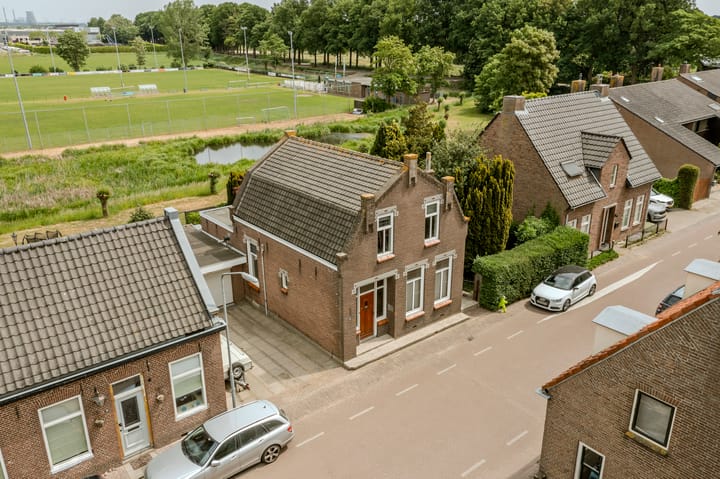 Photo 4 of Spoorstraat 39