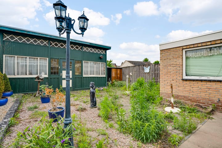 Foto 30 van Van Den Bongaertstraat 37