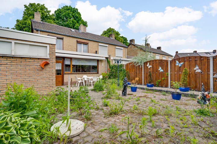 Foto 31 van Van Den Bongaertstraat 37