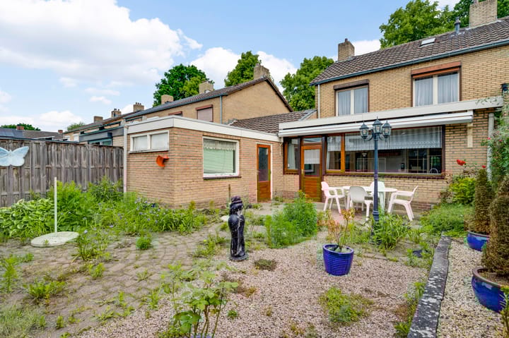 Foto 32 van Van Den Bongaertstraat 37