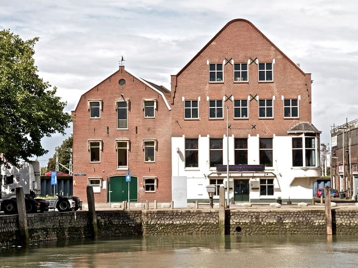 Koningin Wilhelminahaven NZ 1, Vlaardingen