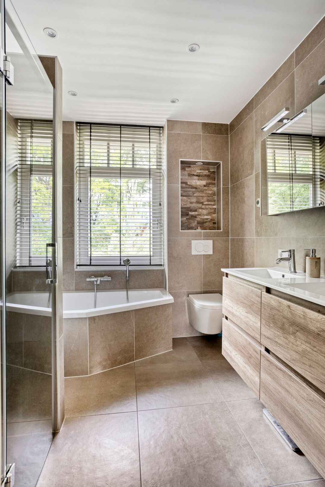 Foto 23 van Frits Koolhovenweg 53