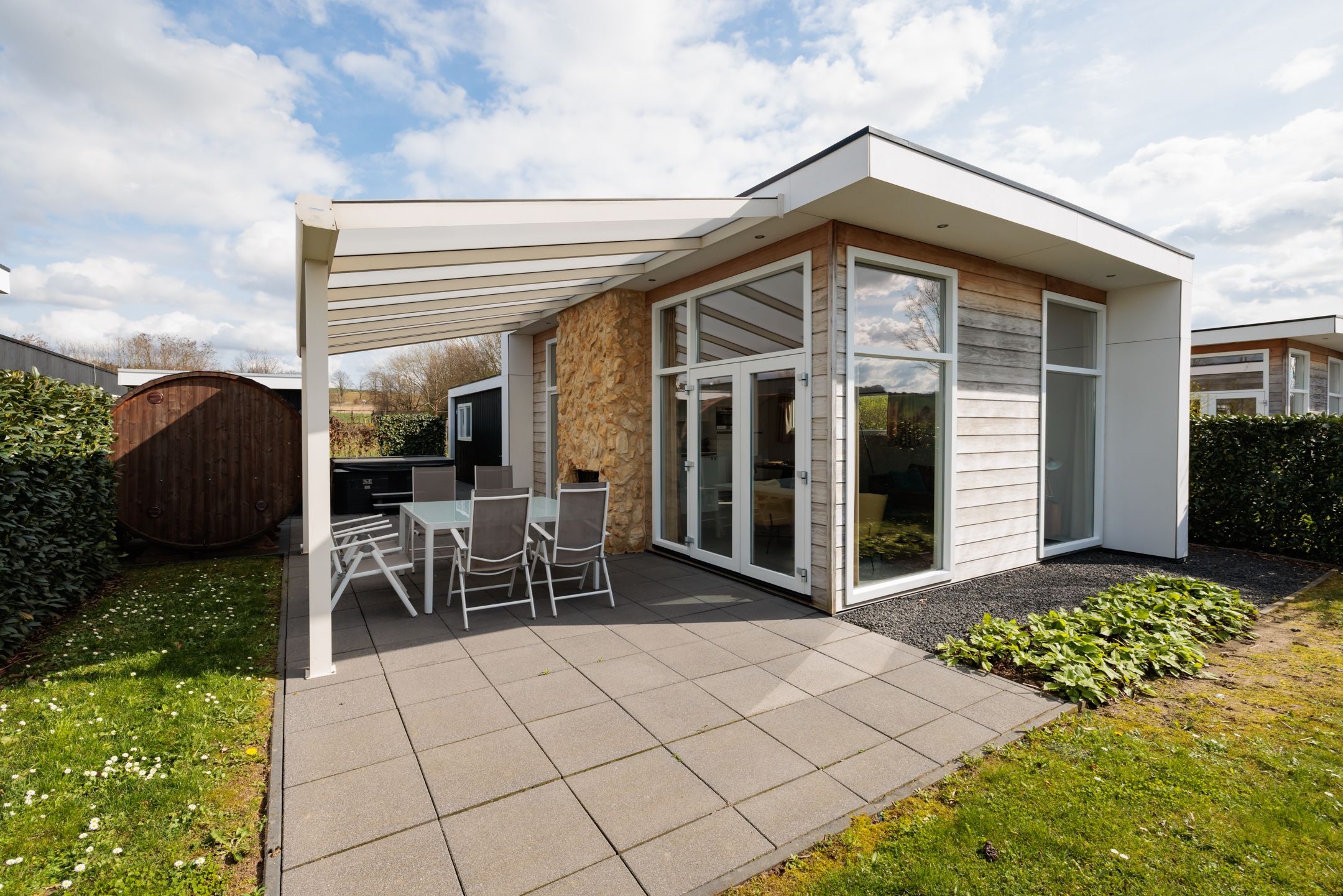 2-bedroom freehold villa in Schin op Geul — photo 1 of 5