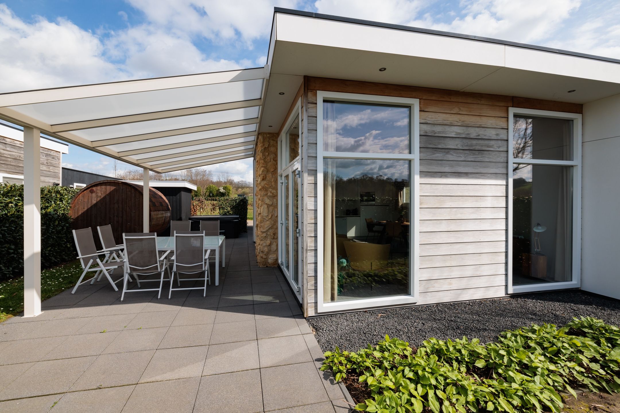 2-bedroom freehold villa in Schin op Geul — photo 2 of 5