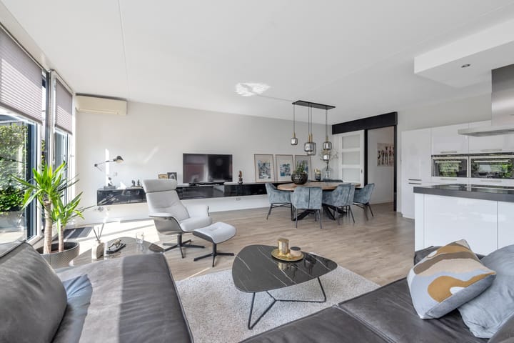 Foto 11 van S.L. Louwesstraat 44