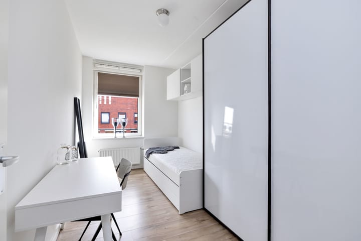 Foto 25 van S.L. Louwesstraat 44