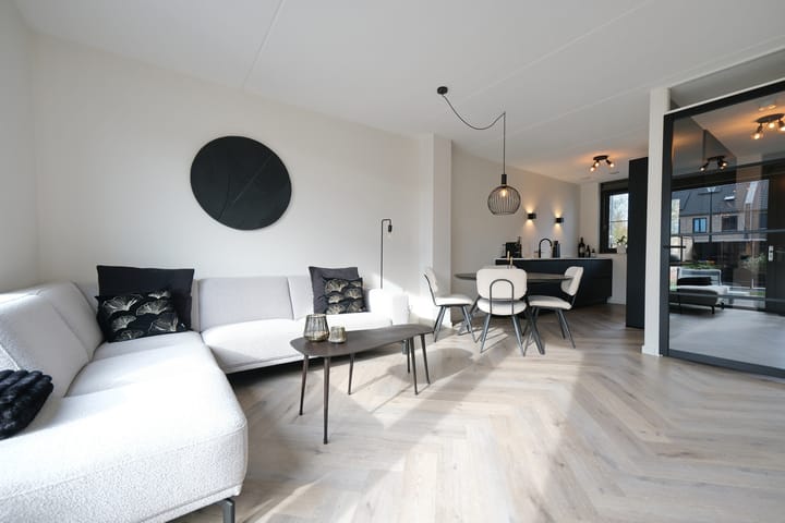 Photo 6 of Henrick Lamkade 38