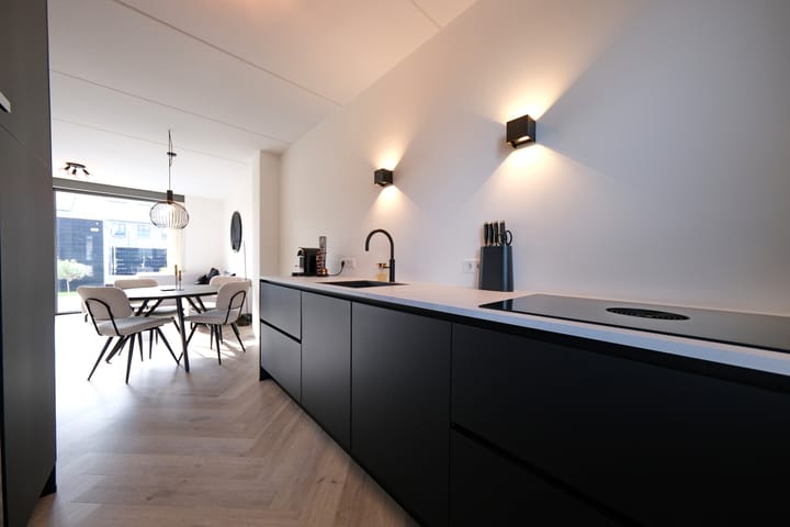 Photo 10 of Henrick Lamkade 38