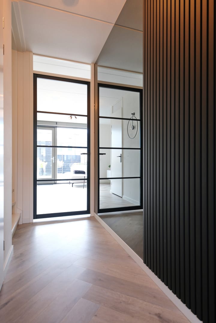 Photo 12 of Henrick Lamkade 38