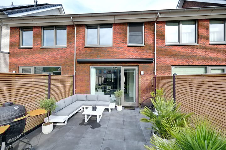 Photo 23 of Henrick Lamkade 38