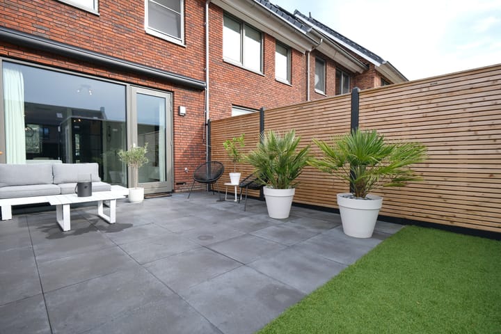 Photo 24 of Henrick Lamkade 38