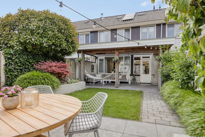 Foto 48 van Gitaarstraat 8