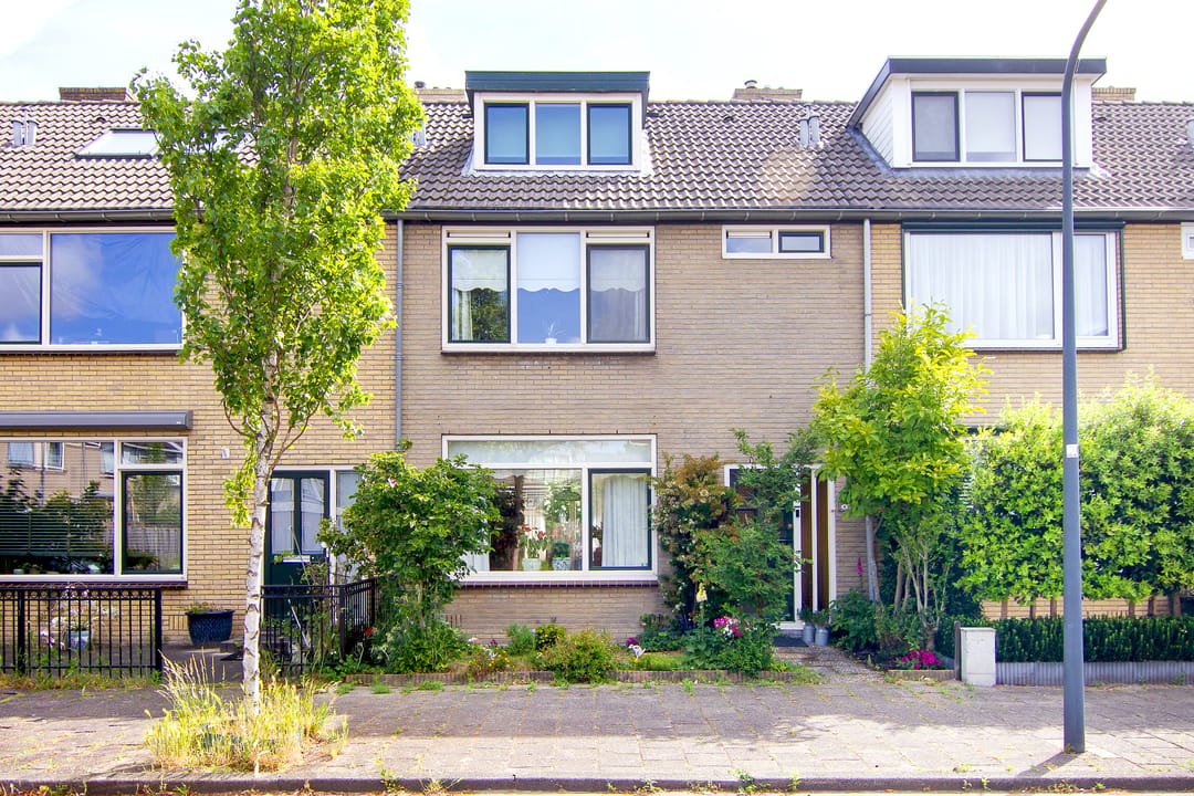 Foto 1 van Bertha von Suttnerstraat 49