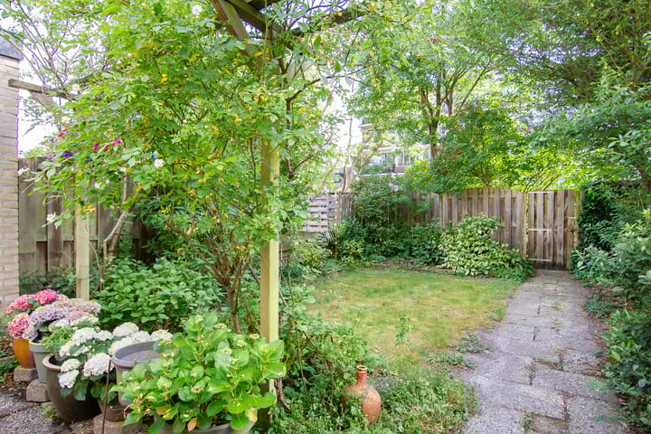 Foto 15 van Bertha von Suttnerstraat 49