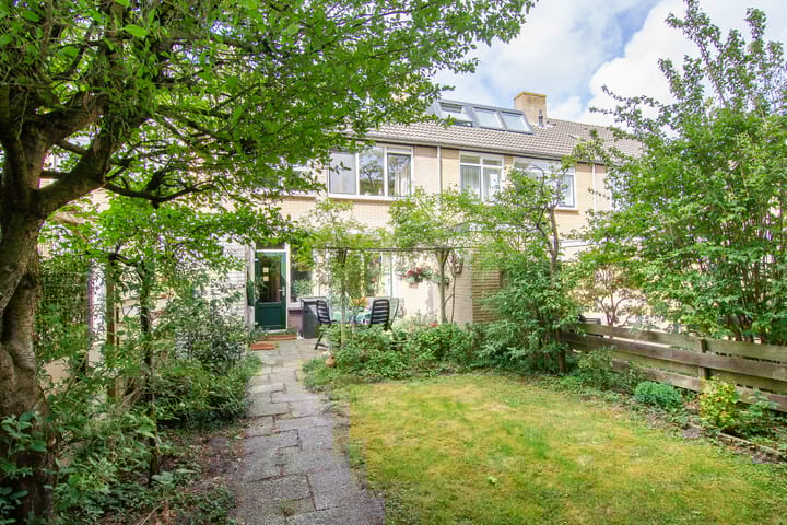 Foto 18 van Bertha von Suttnerstraat 49