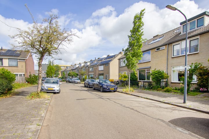 Foto 32 van Bertha von Suttnerstraat 49