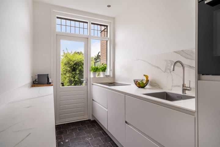 Foto 7 van Halmaheiraplein 2