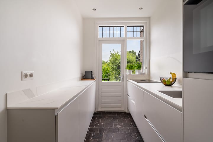 Foto 8 van Halmaheiraplein 2