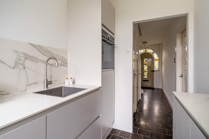 Foto 9 van Halmaheiraplein 2