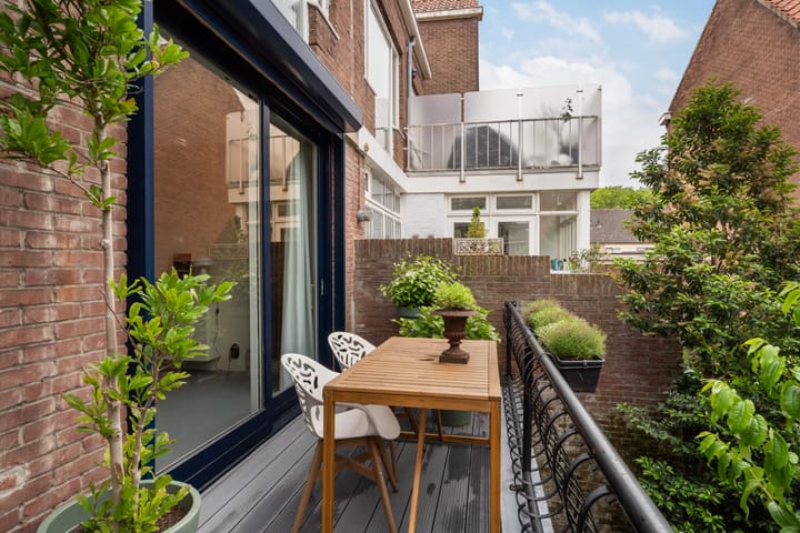 Foto 26 van Halmaheiraplein 2