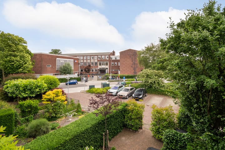 Foto 39 van Halmaheiraplein 2