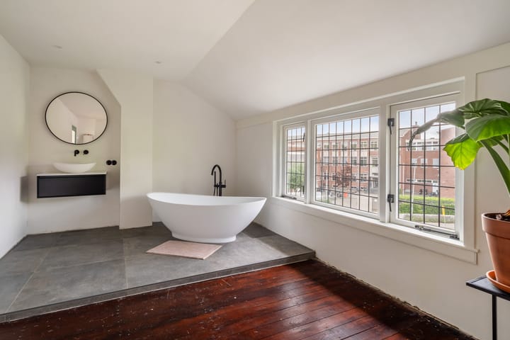 Foto 46 van Halmaheiraplein 2