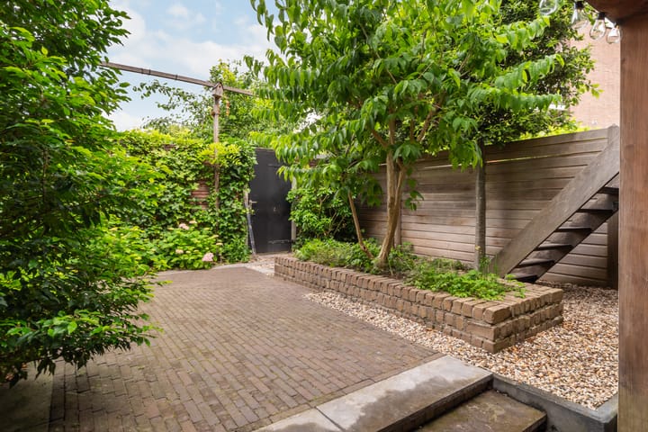 Foto 54 van Halmaheiraplein 2