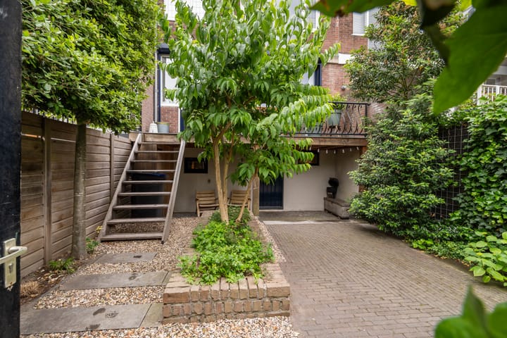 Foto 56 van Halmaheiraplein 2