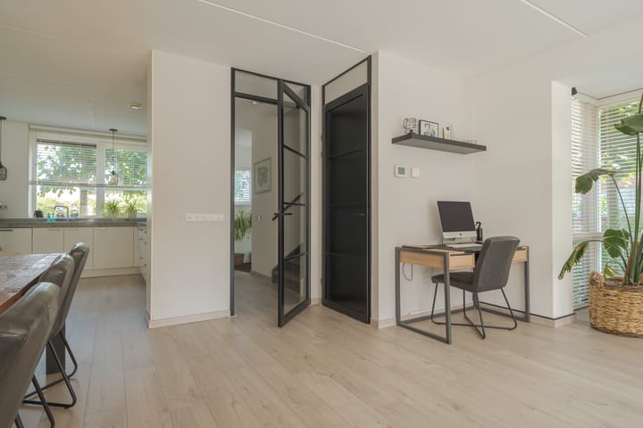 Photo 11 of Vrieswijkstraat 21