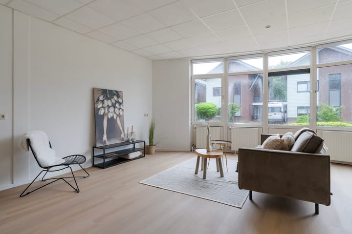 Photo 2 of Lieuwkemastraat 7