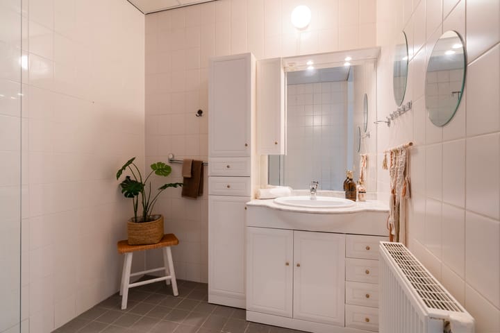 Photo 4 of Lieuwkemastraat 7