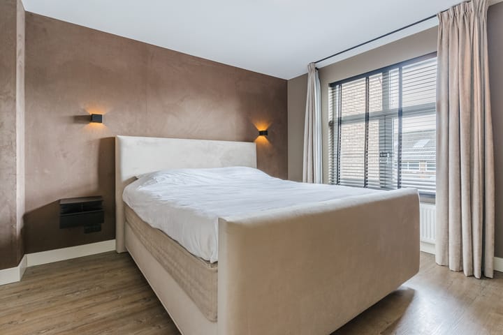 Photo 22 of Zeelsterstraat 217